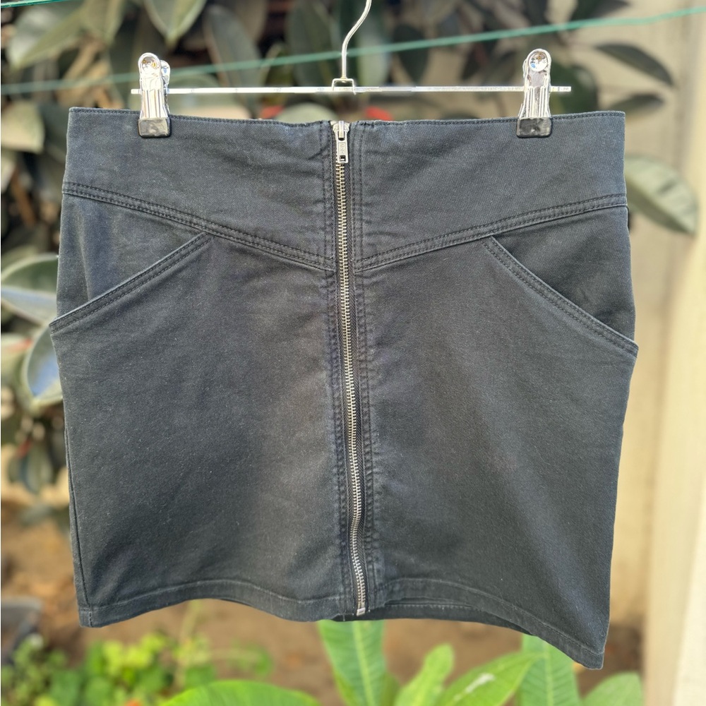 H&M Divided Black Denim Front Zipper Mini Skirt with Pockets Size 8